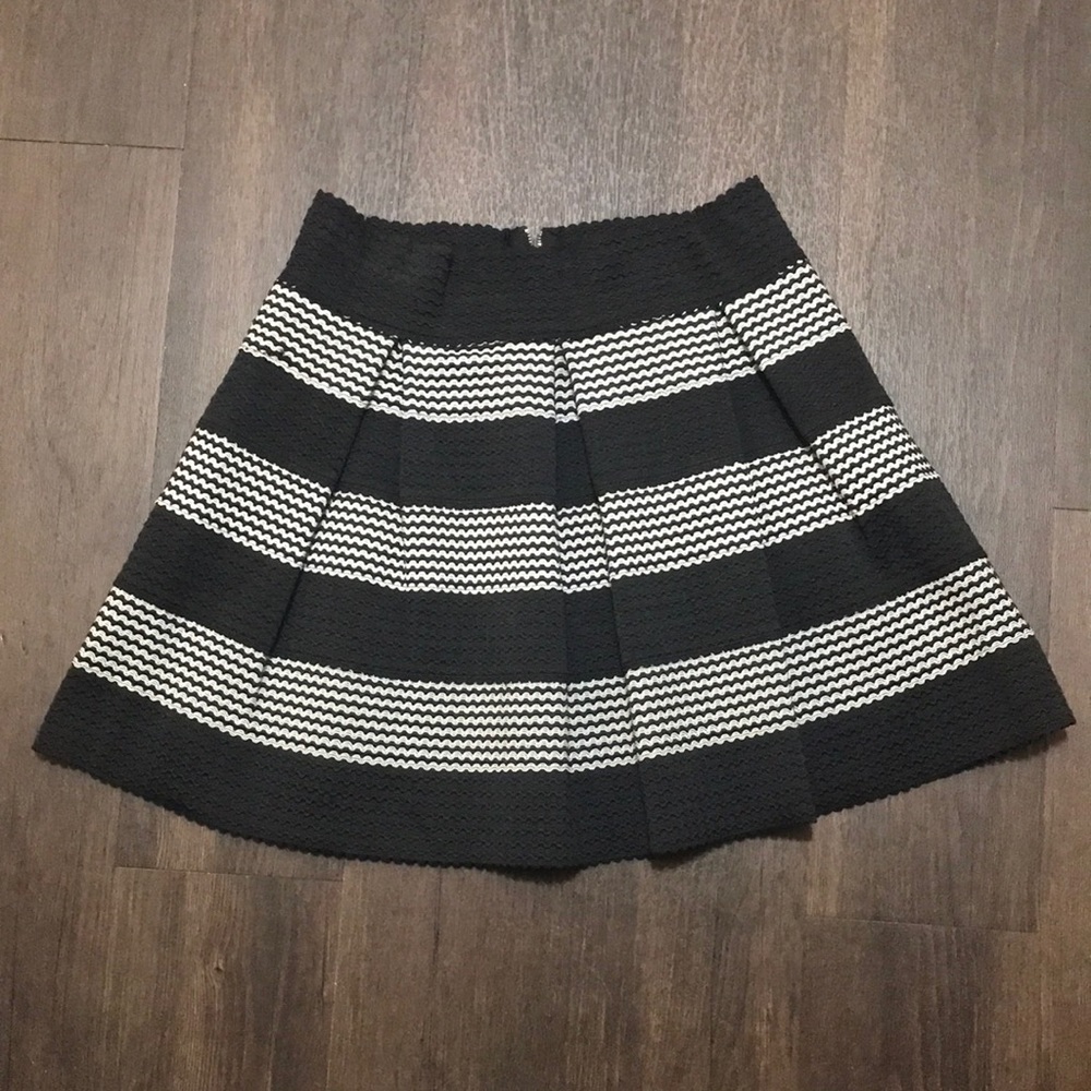 Petit Gateau Size Lg Black And White Striped A Line Skirt